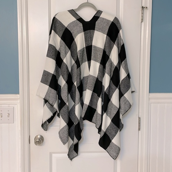 Black and White Check Plaid Wrap/Shawl, one size fits most - Picture 6 of 6